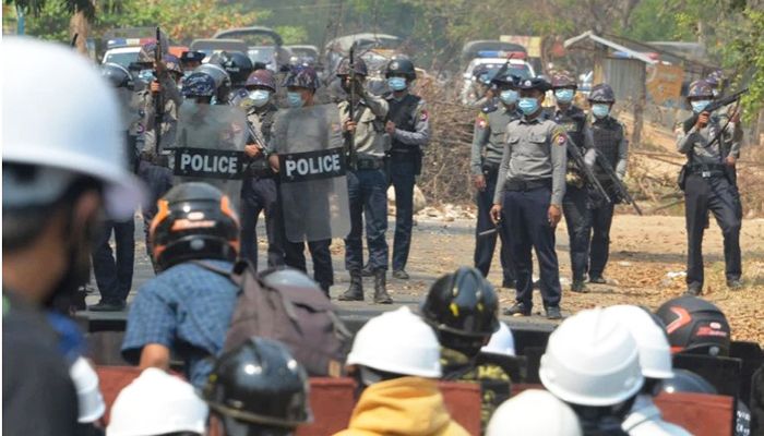 Riot police hold their firearms as they face-off with protesters in the capital, Naypyidaw on Monday. Photo Colelcted from AFP 