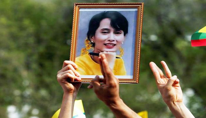 Suu Kyi Faces New Corruption Charges from Junta