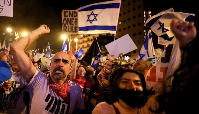 Thousands of Israelis Protest against Netanyahu