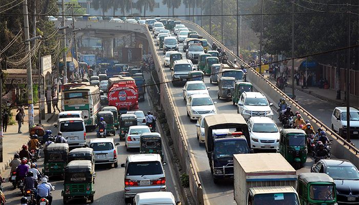 On the third day of the lockdown, there was a traffic jam at the intersection of the Sat-Rasta area in the capital's Tejgaon. Photo: Star Mail
