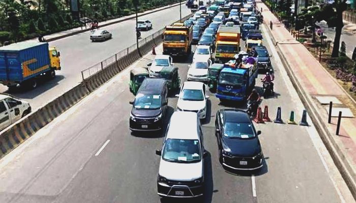 Lockdown: Private Cars Rise on Dhaka Roads