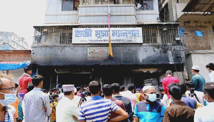 Old Dhakaites Still Living with Ticking Time Bombs