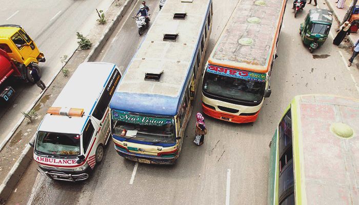 Govt Mulls Resuming Public Transport Services