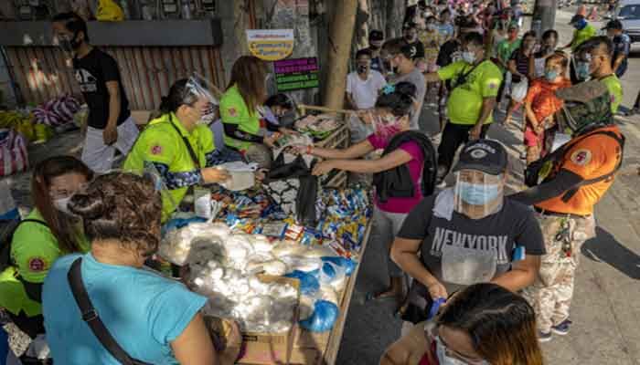 Food Pantries Spread in Philippines As Virus Restrictions Bite  