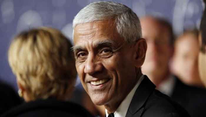 Vinod Khosla, founder and partner of Khosla Ventures, arrives on the red carpet during the second annual Breakthrough Prize Awards at the NASA Ames Research Center in Mountain View, California November 9, 2014. Photo: REUTERS  