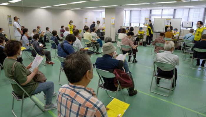 Japan Opens Mass Vaccination Sites for Elderly