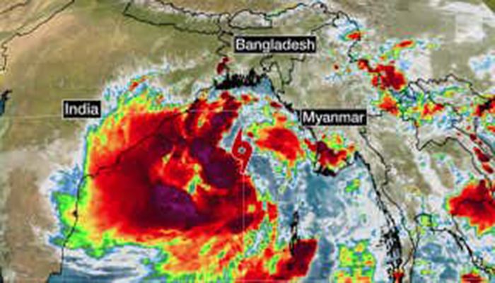 India Starts Evacuating East Coast As Storm Intensifies