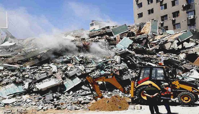 Israeli Strikes Kill 42, Topple Buildings in Gaza City