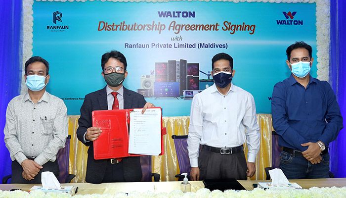 Picture: Top officials of Walton pose after signing an agreement with Ranfaun Private Limited to export its products in Maldives. 