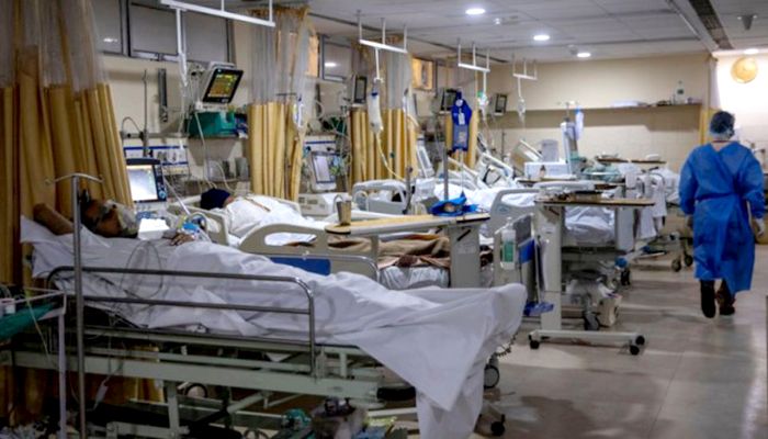 Patients suffering from coronavirus disease are seen inside the ICU ward at Holy Family Hospital in New Delhi, India. Photo: Collected from Reuters