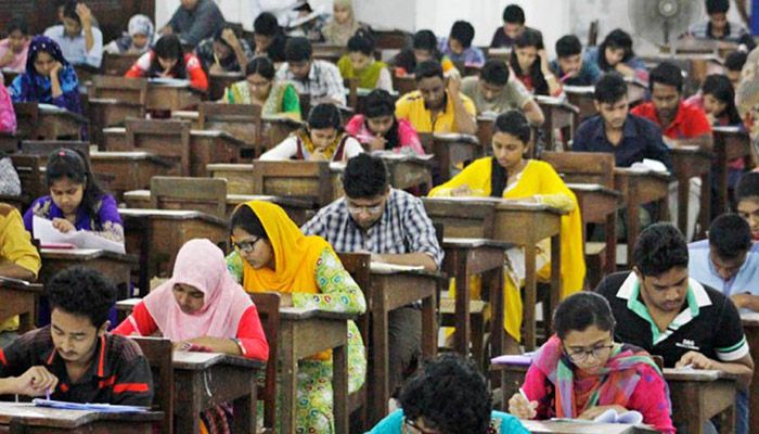 41 BCS Preliminary examinations were held simultaneously in eight divisional cities of the country on March 19 this year. || Photo: Collected 