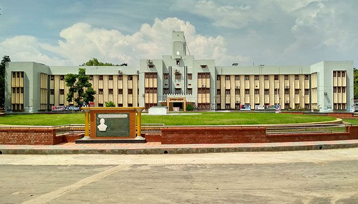 Administrative Building of Rajshahi University || Photo: Collected 