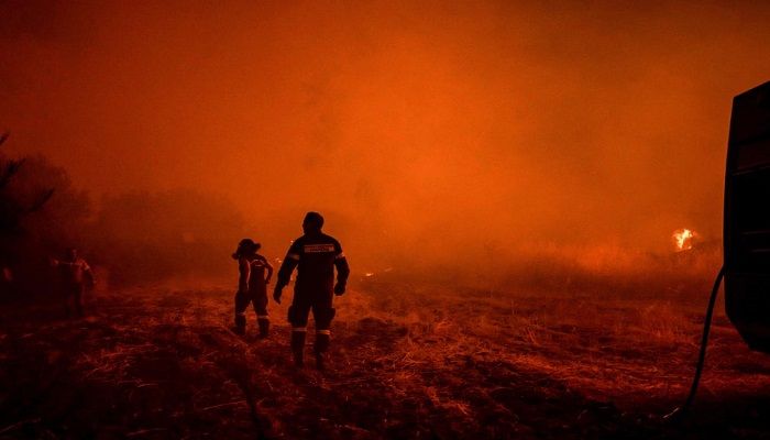 (Troodos mountains, Cyprus) Firefighters attempt to put out a fire in a forest on the slopes of the Troodos mountain range. The blaze killed four Egyptian labourers, destroyed 50 homes, damaged farms and power lines, and forced the evacuation of 10 villages. (Photograph: AFP)
