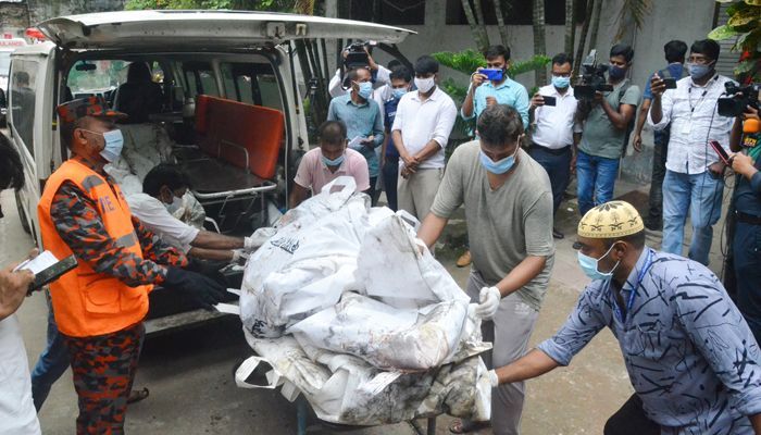 The bodies of the workers recovered from the Shezan juice factory. || Photo: Star Mail