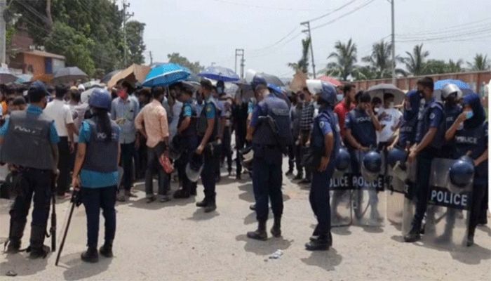 RMG Workers Block Gazipur Road Demanding Wages  