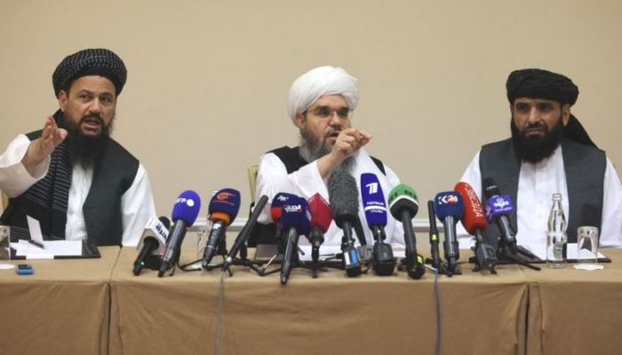 Taliban negotiator Shahabuddin Delwar (center) speaks at a news conference before the meeting in Moscow. || Photo: Collected  