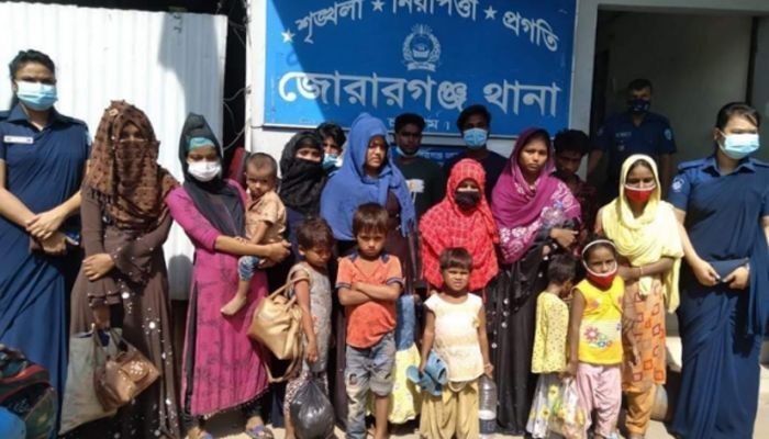 Arrested Rohingya men, women, and children || Photo: Collected