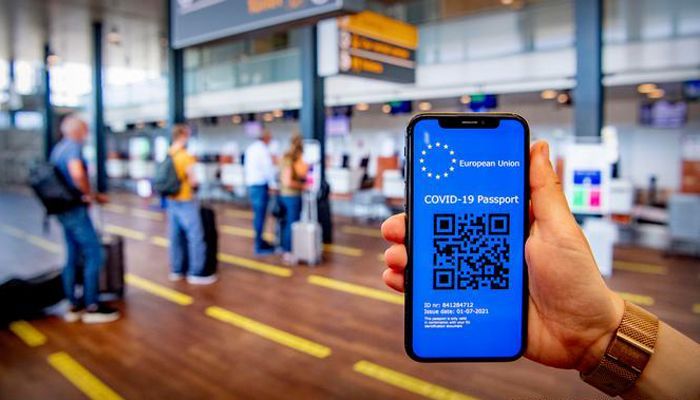 the opportunity to travel freely between member countries should be opened by showing the QR code digitally on paper or on a smartphone. || Photo: Collected 