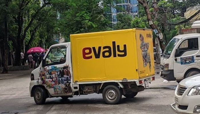 An Evaly good laden van || Photo: Collected 