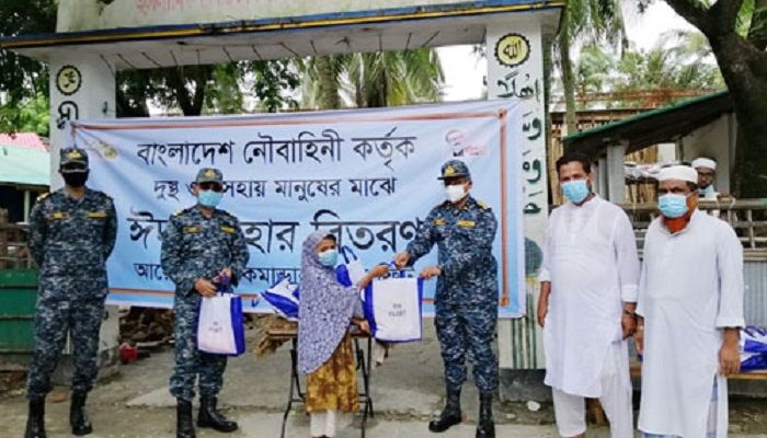 Bangladesh Navy (BN) today distributed Eid gifts to the local destitute and helpless families of the Saint Martin island. (Photo: Collected)