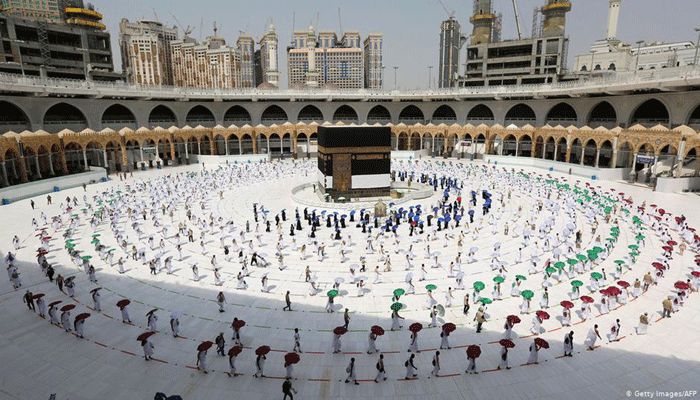 Pilgrims Head to Makkah for 2nd Pandemic Hajj
