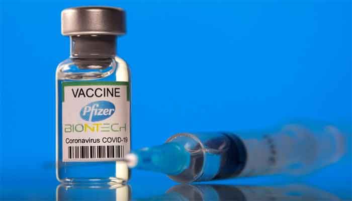 A vial labelled with the Pfizer-BioNTech coronavirus disease (Covid-19) vaccine is seen in this illustration picture taken March 19, 2021. || Photo: Reuters 