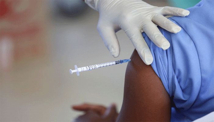 A healthcare worker receives the Johnson and Johnson Covid-19 vaccination at the Chris Hani Baragwanath Academic Hospital in Soweto, South Africa, February 17, 2021. || Reuters Photo: Collected
