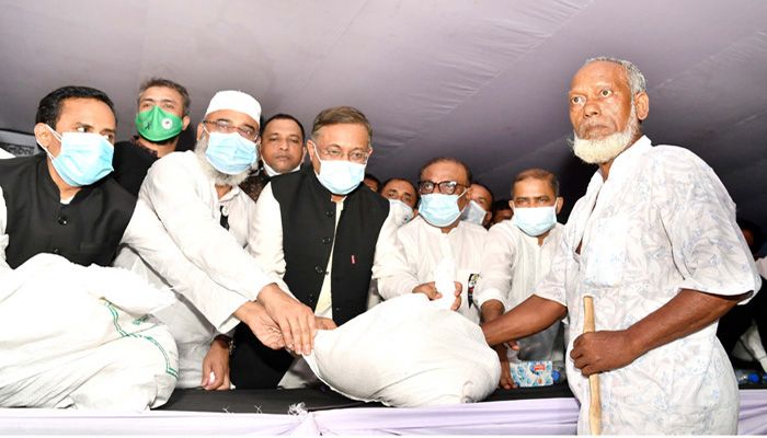 Information and Broadcasting Minister Dr Hasan Mahmud was addressing a discussion and distributing Prime Minister's gifts at Uttara Friends Club in the capital. || Photo: Collected 
