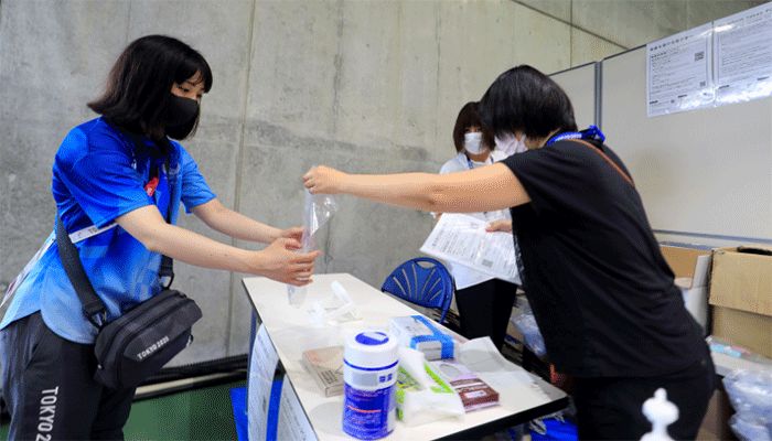 A Tokyo 2020 Olympics' volunteer registers her sample at a saliva samples collection point for Covid-19 PCR tests, in Miyagi Stadium, during the Tokyo 2020 Olympic Games in Sendai, the capital city of Miyagi Prefecture, Japan, July 31, 2021. ||Reuters Photo: Collected