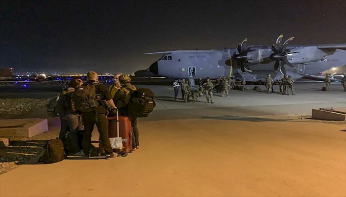 French nationals and their Afghan colleagues wait to board a French military transport plane at the airport in Kabul on August 17, 2021, for evacuation from Afghanistan after the Taliban's stunning military takeover of the country. || AFP Photo: Collected