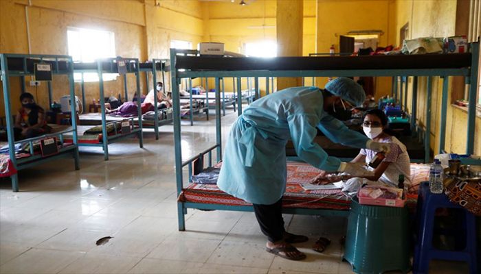 A doctor checks the medicines of a patient suffering from Covid-19 inside a classroom turned Covid-19 care facility on the outskirts of Mumbai, India, May 24, 2021. || Reuters Photo: Collected