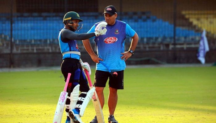 Bangladesh head coach Russell Domingo with Mushfiqur Rahim (Photo: Collected)