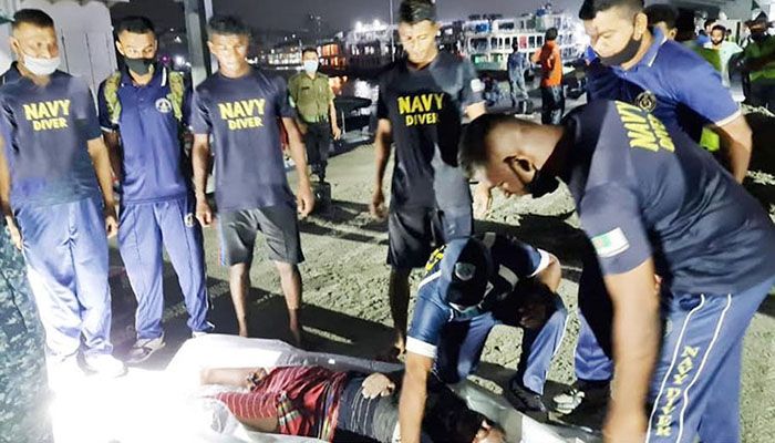 Navy Divers Recover Body from Buriganga     