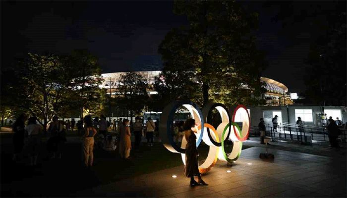 People take pictures with the Olympic rings outside the Olympic Stadium during the 2020 Summer Olympics, Saturday, July 31, 2021, in Tokyo, Japan. || AP Photo: Collected