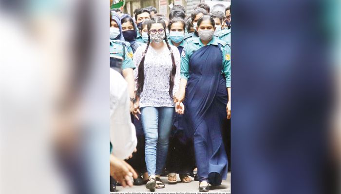 Police take actress Pori Moni to a Dhaka court on Thursday. || Photo: Collected  