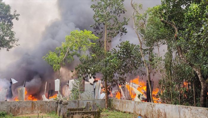 Jhut Warehouse Catches Fire in Gazipur  