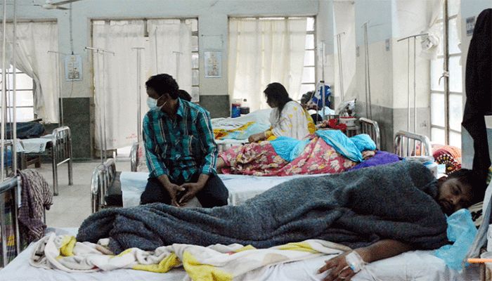 Patients suffering from dengue fever receive treatment at Holy Family Red Crescent Hospital in Dhaka on September 9, 2021. || Photo: Collected