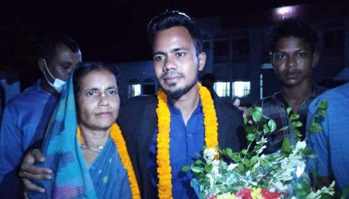 Jhumon Das Apon freed from jail || Photo: Collected 
