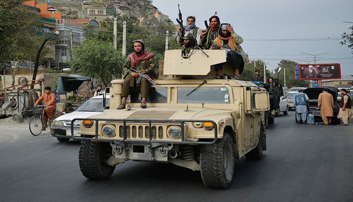 (Kabul, Afghanistan) Taliban fighters atop a Humvee take part in a rally to celebrate the US pulling all its troops out of the country to end the 20-year war || Photograph: Hoshang Hashimi/AFP/Getty Images


