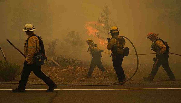 High Winds Threaten to Whip Up Flames Approaching Lake Tahoe   