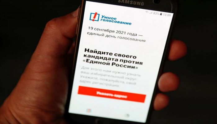 The Russian opposition politician Alexei Navalny's Smart Voting app is seen on a phone, in Moscow, Russia September 16, 2021. || Reuters Photo: Collected 