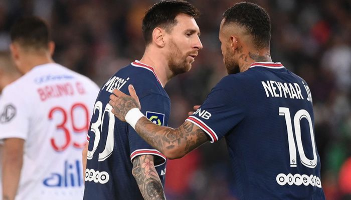 Lionel Messi Replaced on PSG Home Debut