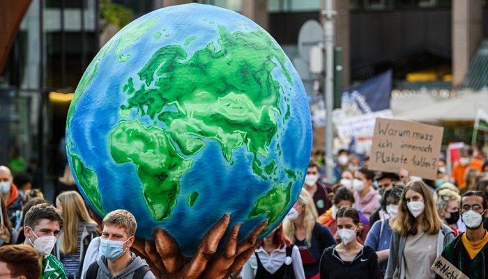 There have been protests to demand climate change action around the world in the lead up to COP26, such as this one in Dusseldorf, Germany || Photo: GETTY IMAGES