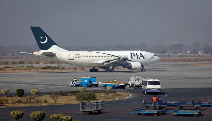 A Pakistan International Airlines (PIA) plane prepares to take-off at Alama Iqbal International Airport in Lahore, February 1, 2012. ||Reuters Photo: Collected