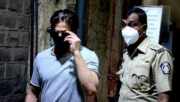Shah Rukh Khan Meets Son Aryan Khan in Mumbai Jail