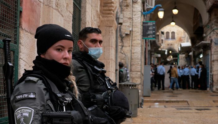 Israeli border guards stand guard behind a security perimeter at the scene of a shooting in the old city of Jerusalem on November 21, 2021. || AFP Photo: Collected  