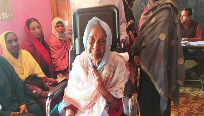115-Year-Old Anwara Begum Casts Vote in B'baria  