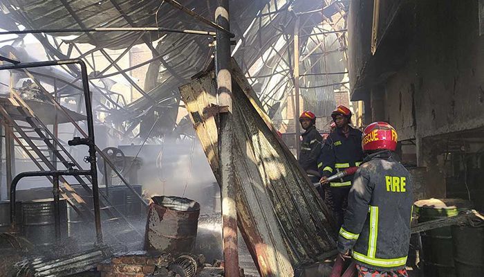 Massive Fire Rages on in Ctg Chemical Factory  