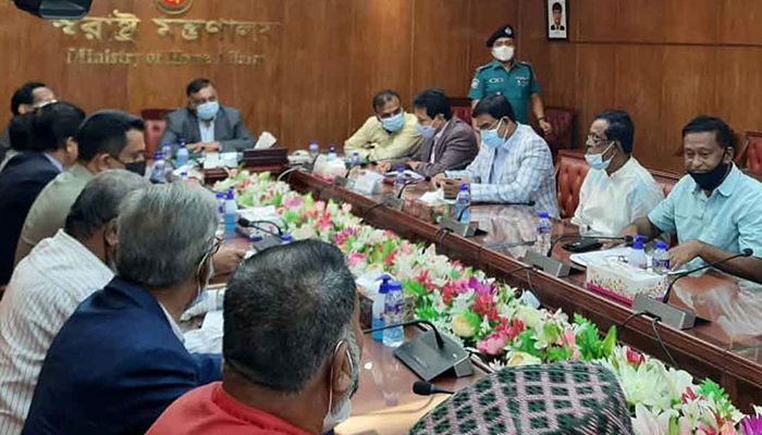 Home Minister in a meeting with Truck Owners, Workers || Photo: Collected 