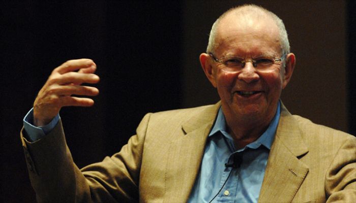 Internationally acclaimed Central African born author, Wilbur Smith, shares his experience during the second day of the International Festival of Literature in Dubai on February 27, 2009. || AFP Photo: Collected 